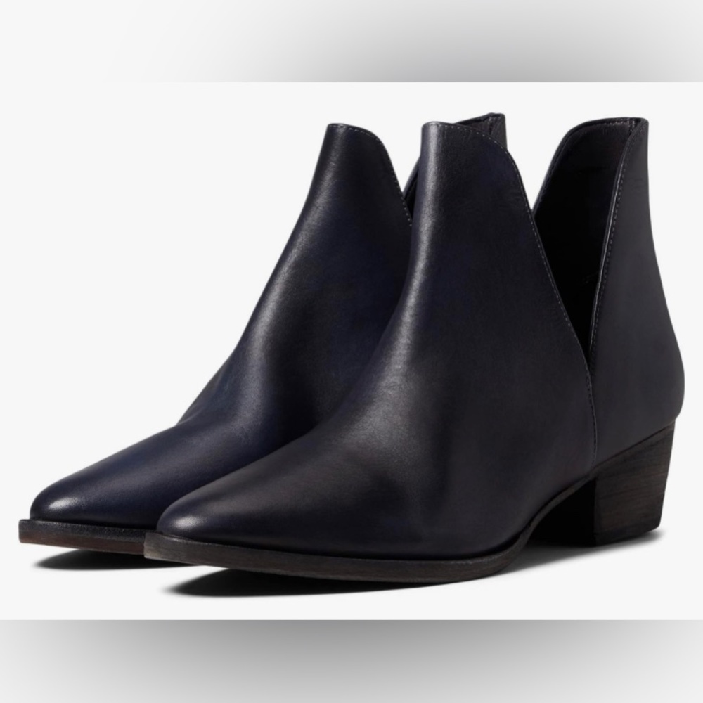 FREE PEOPLE Charm Double V Ankle booties. Size EU 40 US 9.5